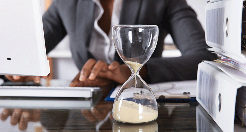 In che modo i vincoli di tempo possono compromettere il processo decisionale in ambito aziendale